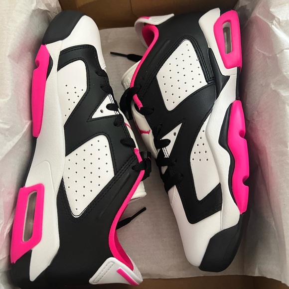 Girls Air Jordan 6 retro low,size 6 youth - Picture 4 of 6